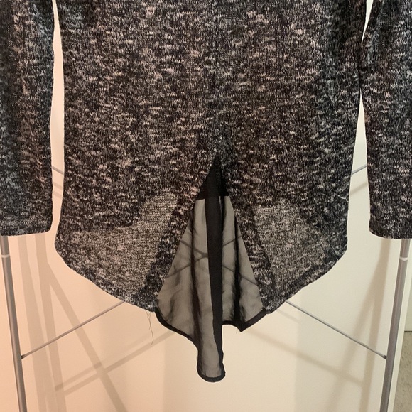 Light weight loose fitting knit top - Picture 4 of 4